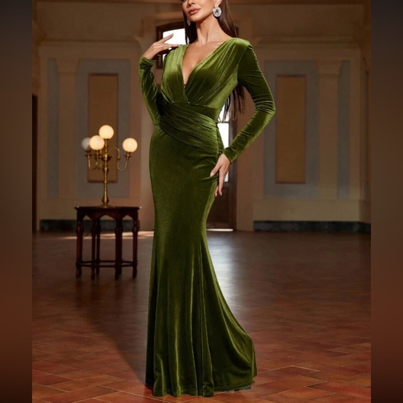 Luxe dark green surplice neck mermaid hem party formal evening velvet gown dress - Picture 16 of 16